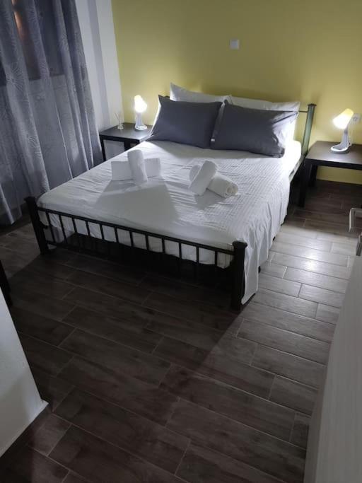 Poolview Apartment Ofrínion 외부 사진